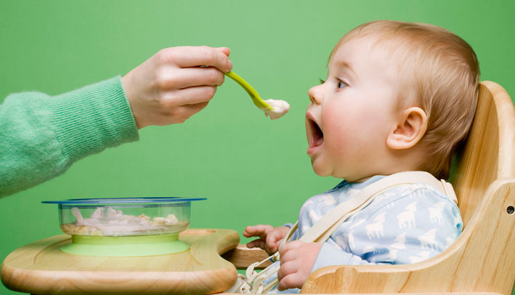 لیست خوراکی‌های ممنوعه برای کودکان زیر یک سال ۱۱ نوع خوراکی که نباید به کودکان زیر یک سال بدهید